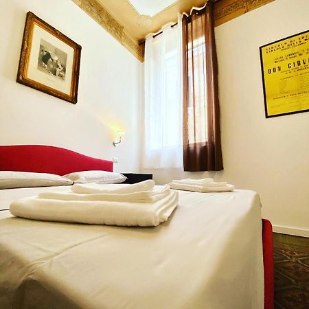 Al Teatro Bed and Breakfast Reggio di Calabria Buitenkant foto