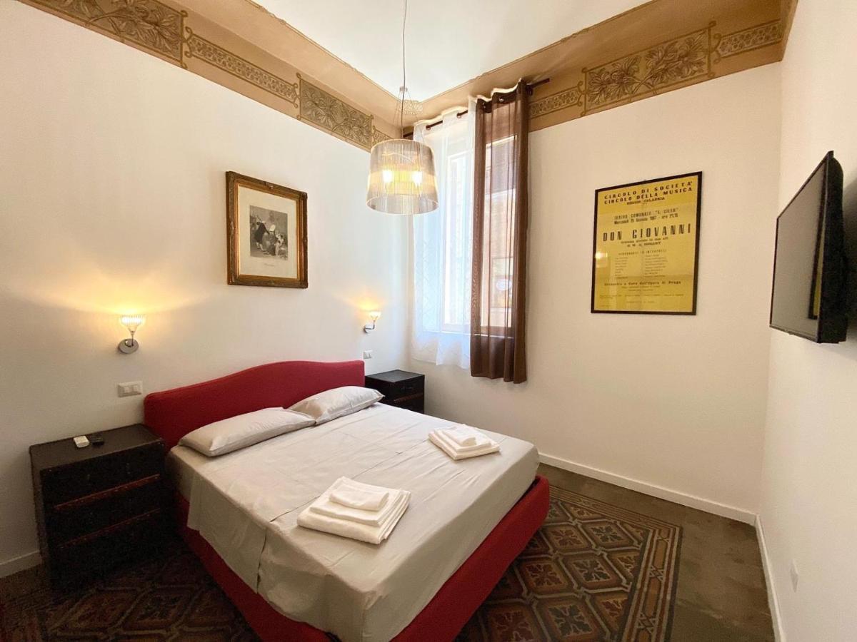 Al Teatro Bed and Breakfast Reggio di Calabria Buitenkant foto