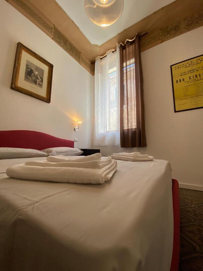 Al Teatro Bed and Breakfast Reggio di Calabria Buitenkant foto